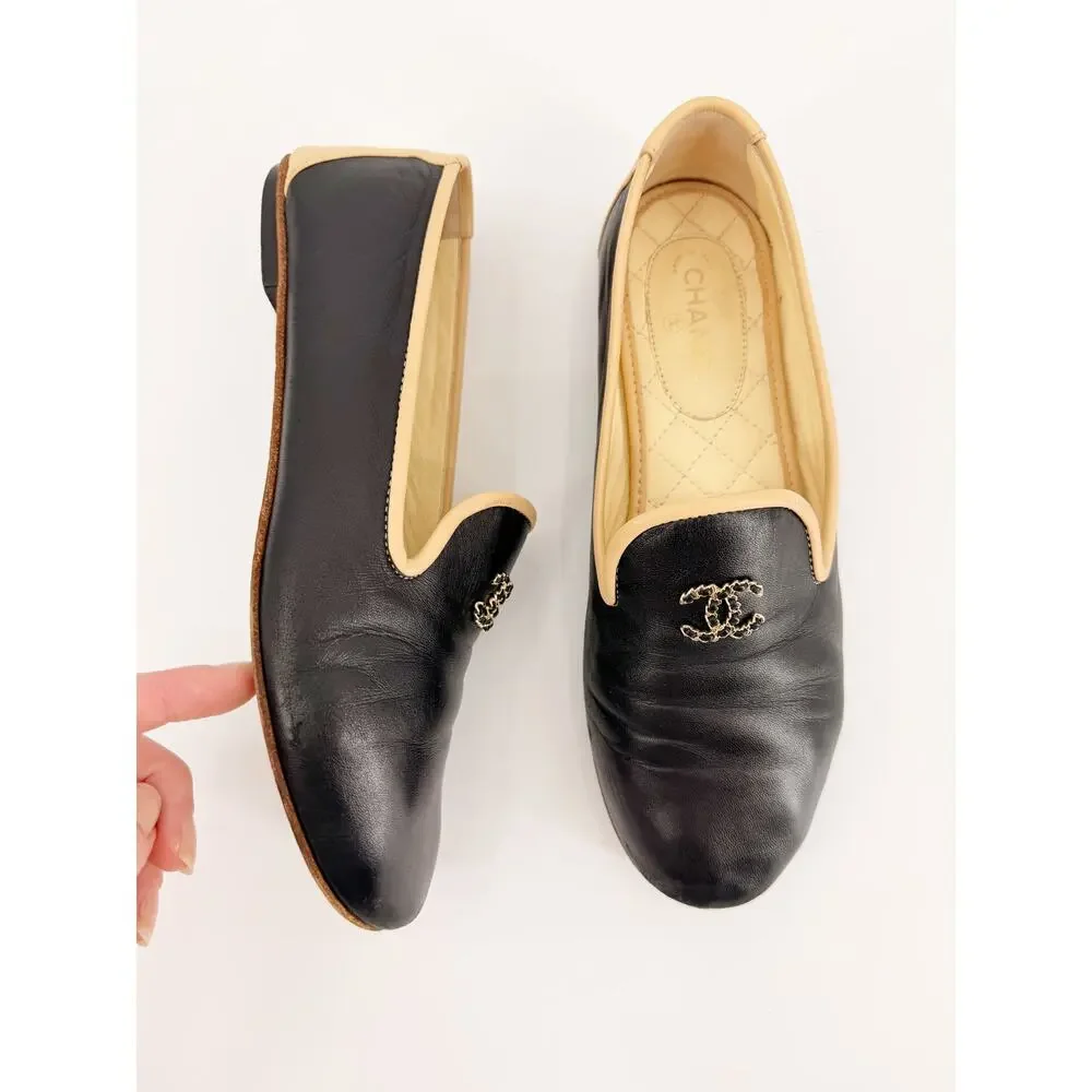 Chanel Black CC Logo Slipper Loafers Lambskin Beige Trim Flats Size 36.5 EU 6.5